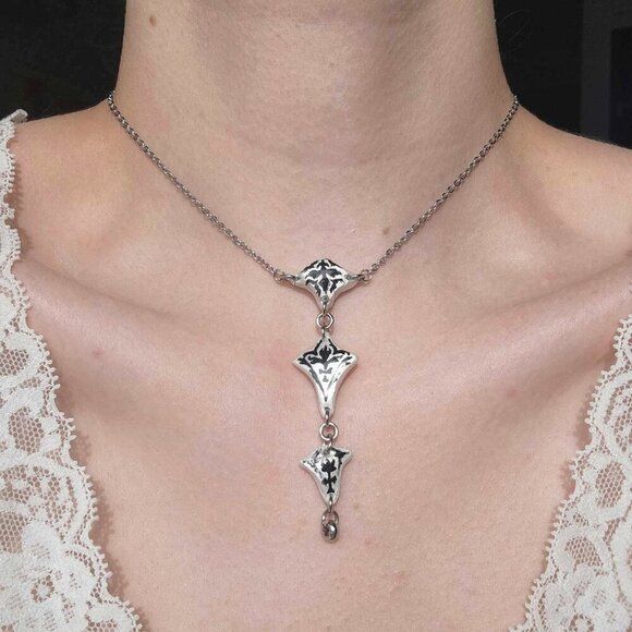 Vintage romantic gothic unique iridescent white pearl floral rosary necklace - Picture 1 of 8